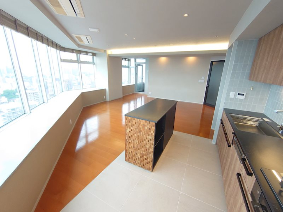 24階、景色を存分に楽しめるリノベーション物件です