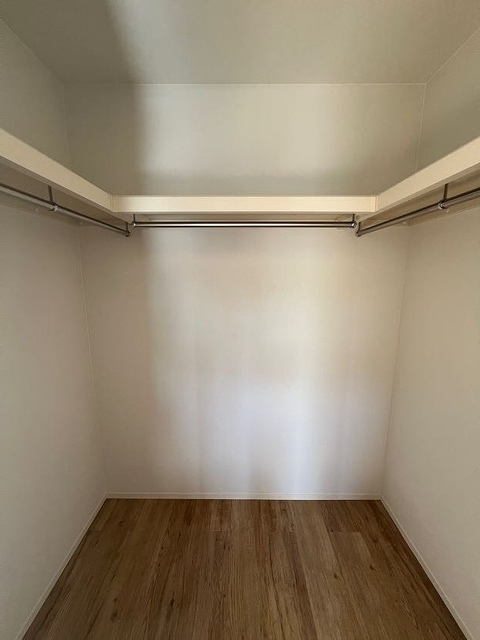 ワイドかつ大容量なWIC付きです。