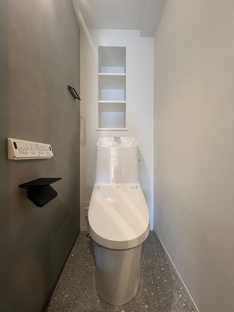 トイレはスタイリッシュな個室です。