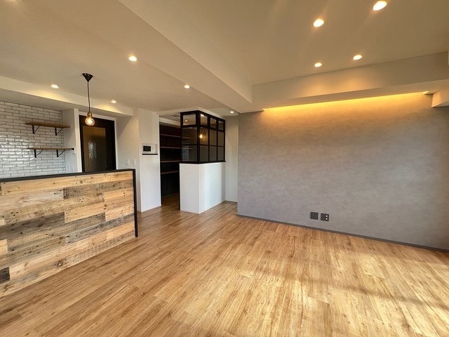 上品な照明使いがお部屋の印象をグッと素敵に。