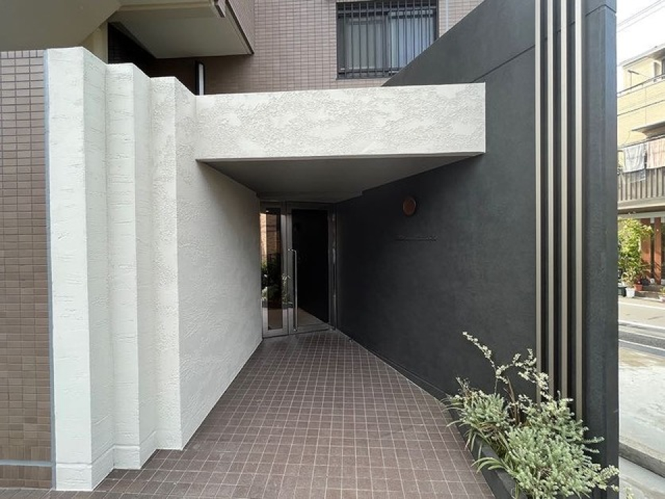 お客さんを招いたときも鼻高々に案内できそうなエントランス。