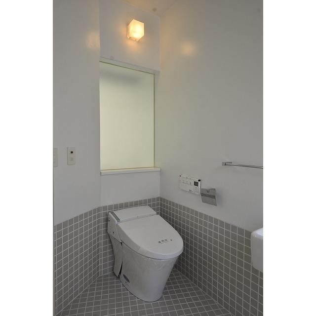 トイレも同じ空間にありますが、少し離れています。