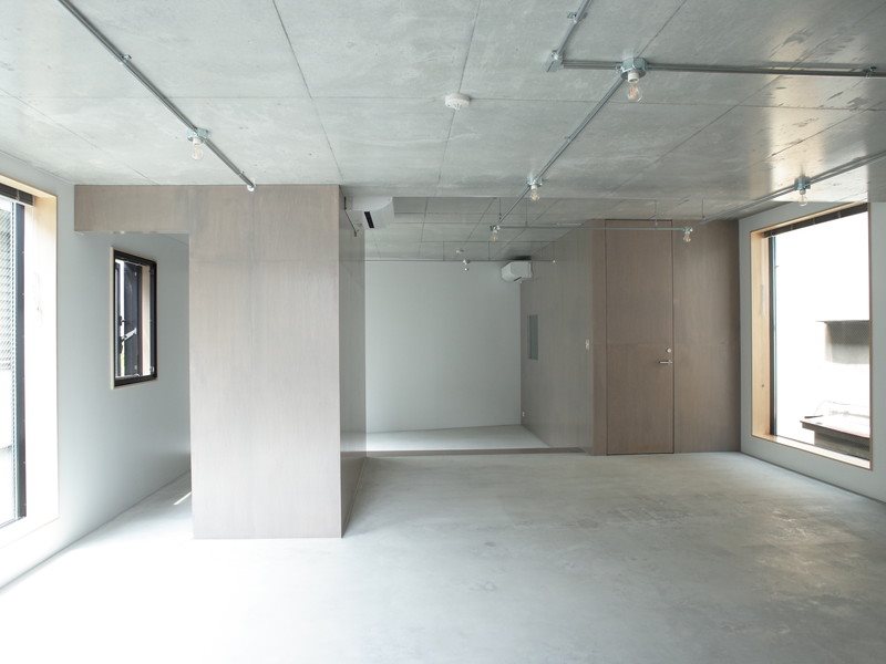 太い柱のような四角は、実はウォークインクローゼットなんです。