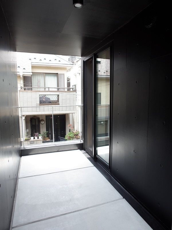 この建物だけ異次元のような不思議な感覚に陥ります。