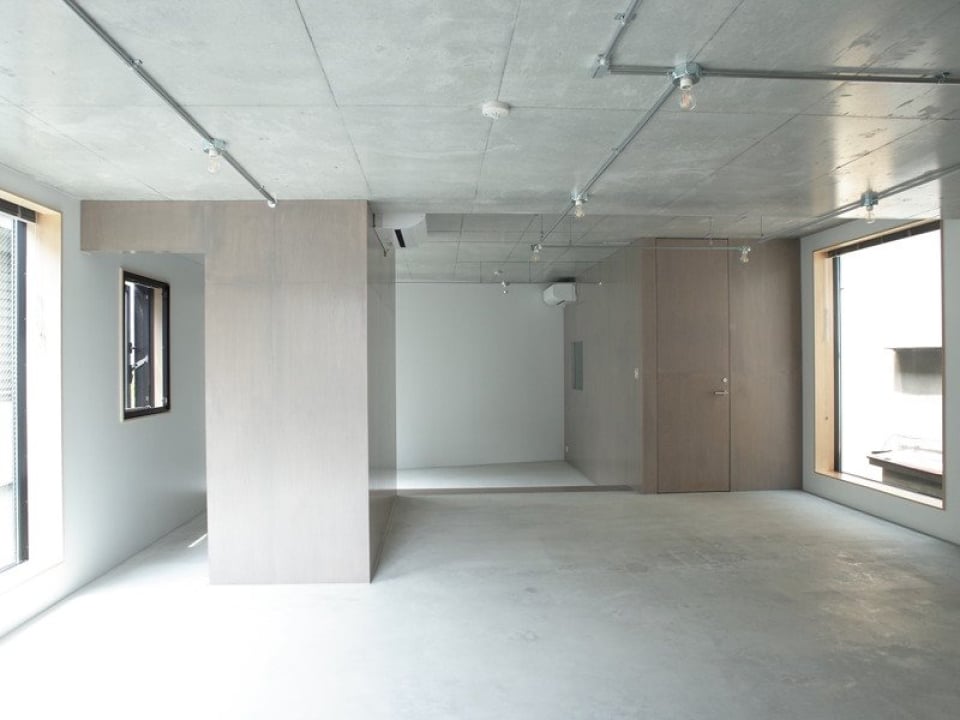 太い柱のような四角は、実はウォークインクローゼットなんです。