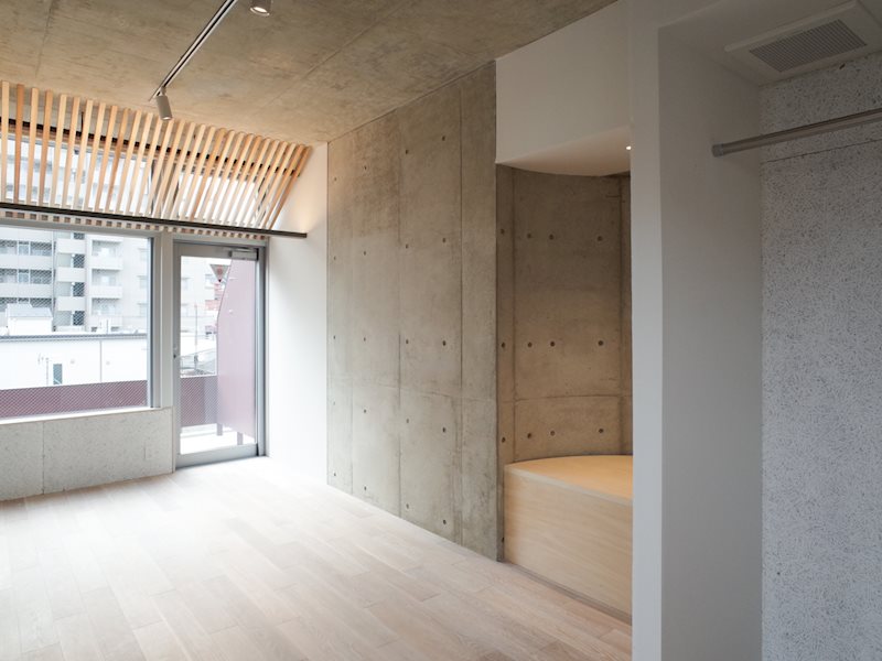 ふとしたところにベンチがあったりと、＋&alpha;のゆとりを感じます。