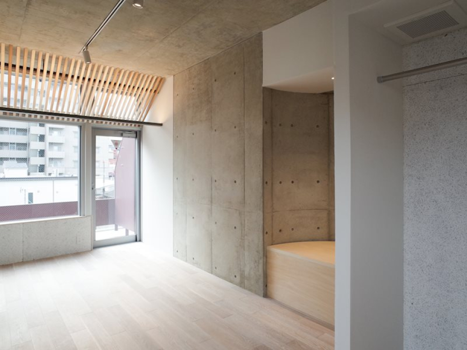 ふとしたところにベンチがあったりと、＋αのゆとりを感じます。