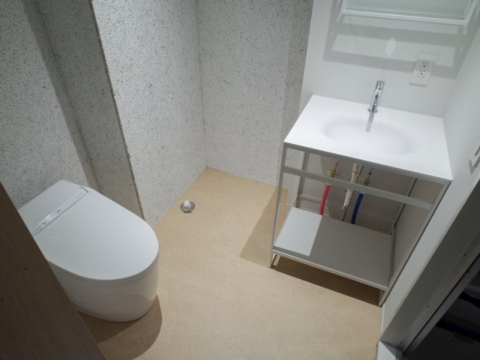 トイレは洗面脱衣所と同室です。