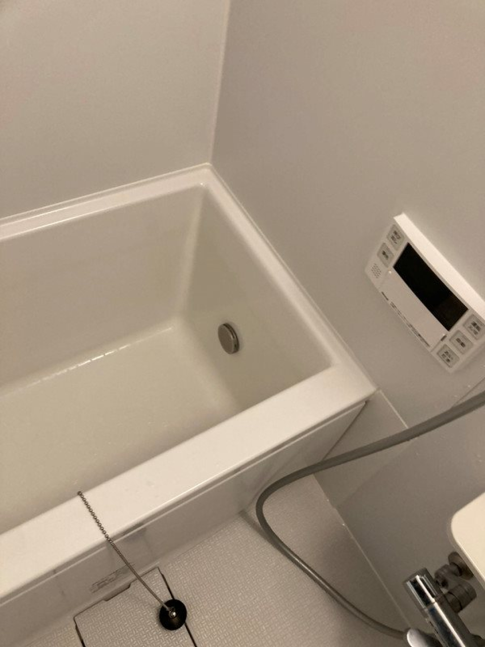 お風呂もしっかり浸かれる広さがあります。