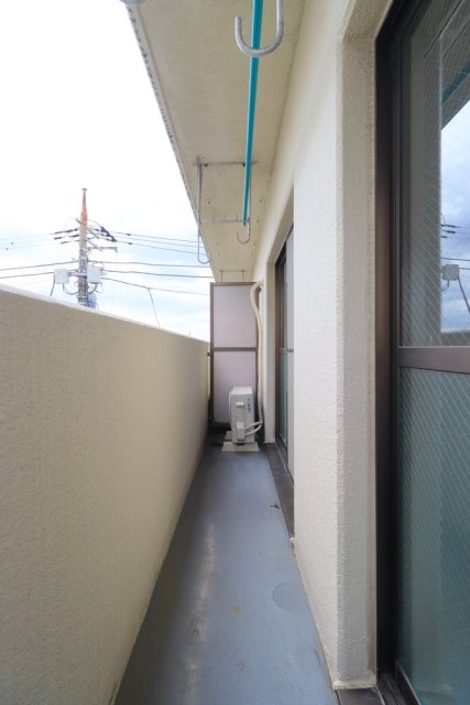 ベランダは細長いタイプ！