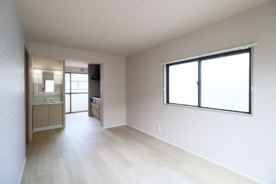 キッチンの背面をよく見ると…