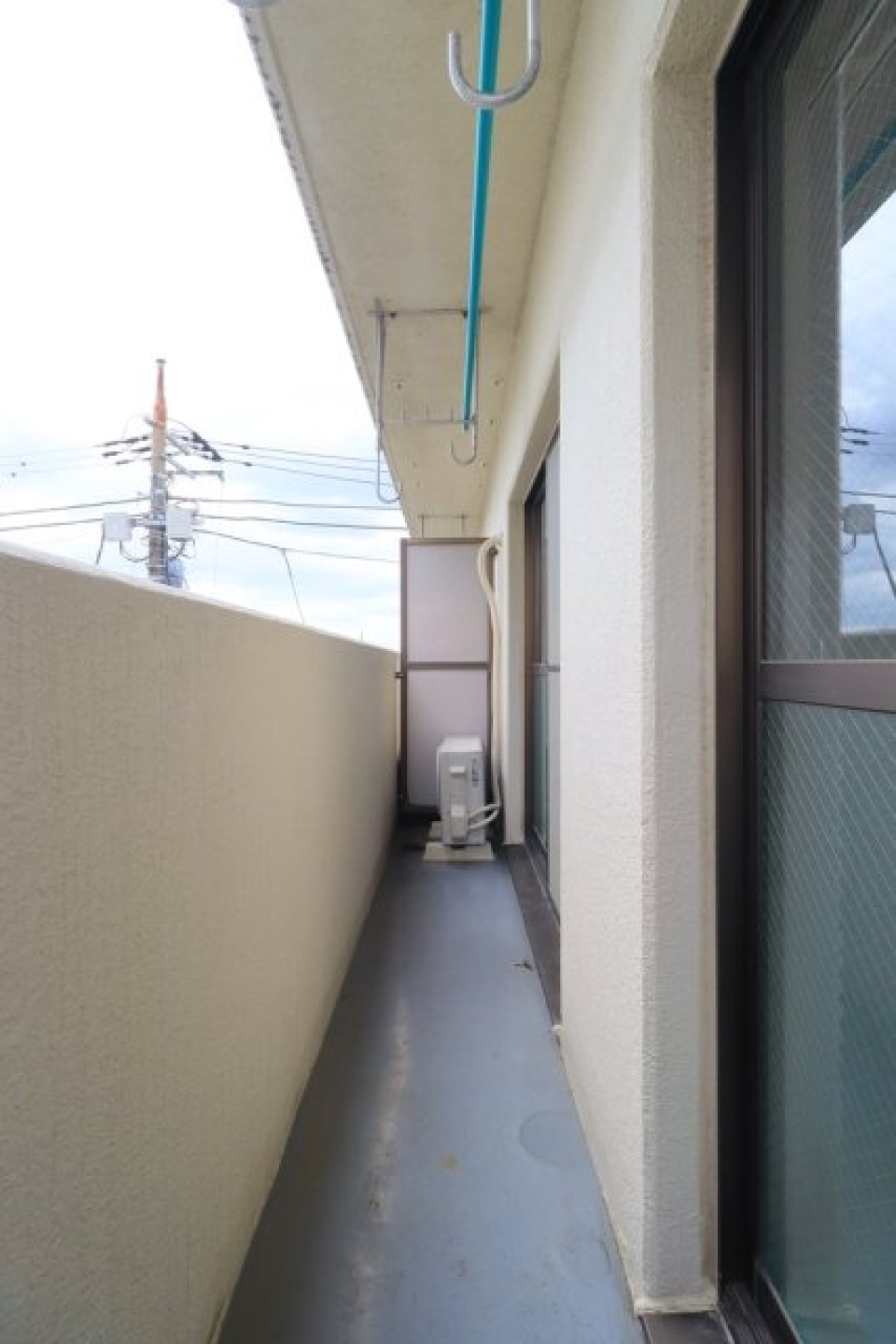 ベランダは細長いタイプ！