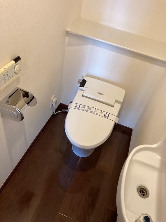 トイレも専用手洗い付きの個室です。