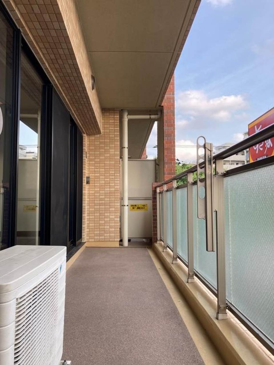 ベランダには鉢植えをいくつか並べてもゆとりがありそう。