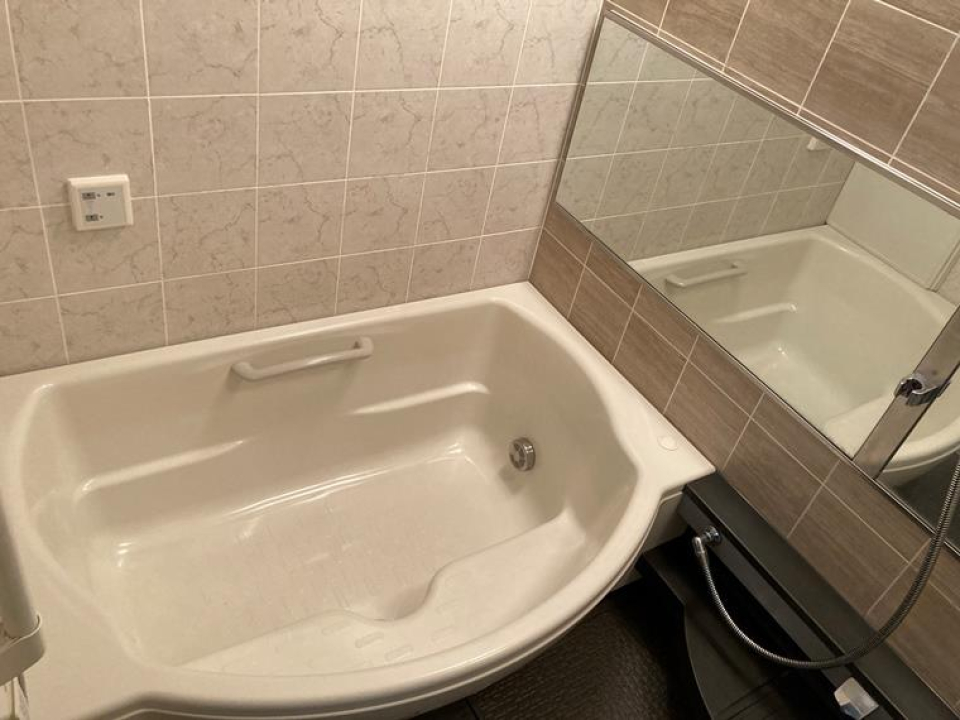 お風呂も広い！体を伸ばしてゆったり入れますね。