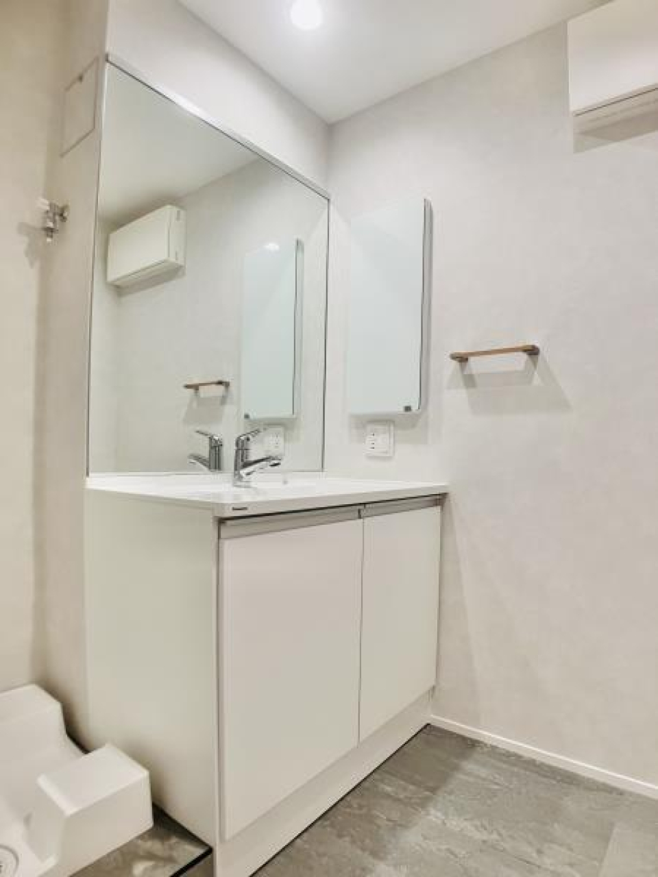 パウダールームもとても上品な出で立ち。