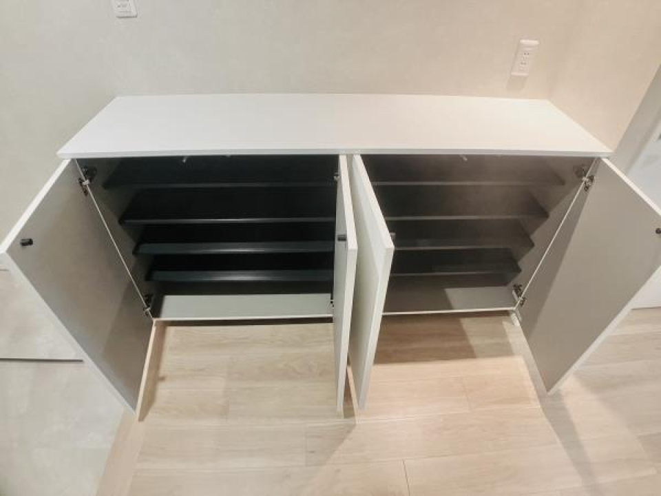 シューズボックスはワイドに2つ。上にお花などを飾れそう◎