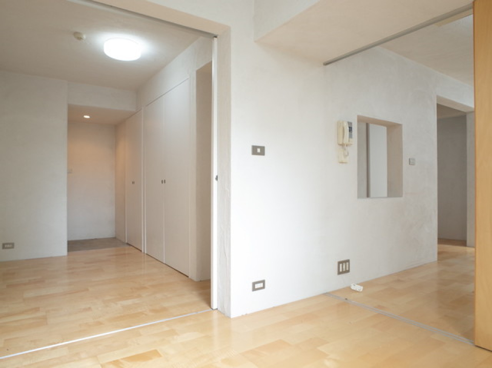 奥の洋室は寝室にちょうど良さそうです。