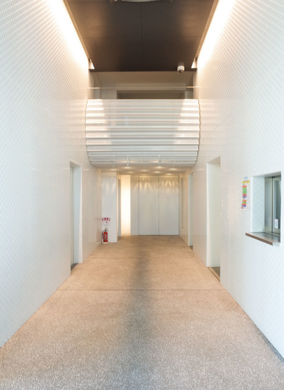 ここは美術館？と思うくらいの素敵な共用部。