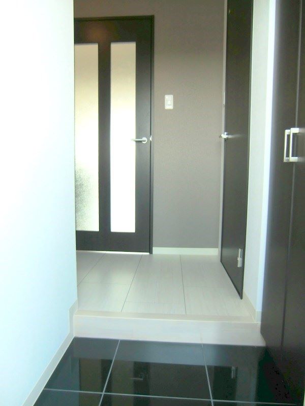 玄関も洗練された空間