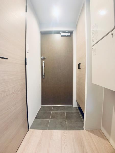 玄関もきれいで明るい気持ちになれますね。