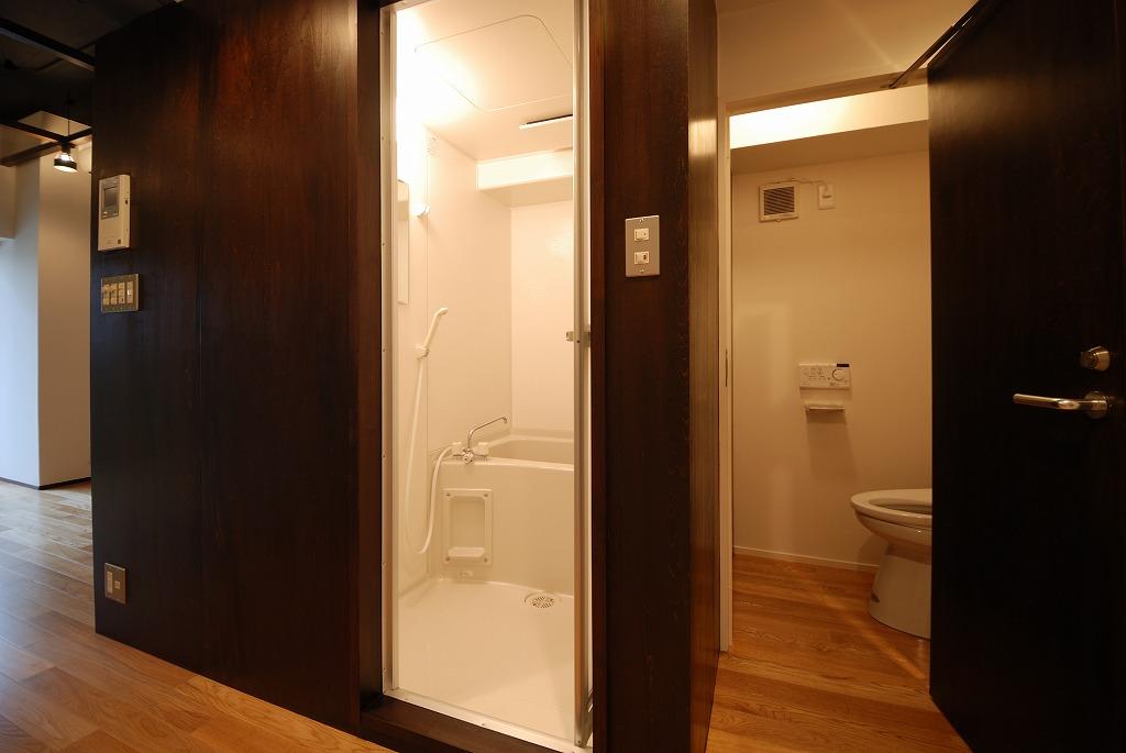 脱衣所はないので、タオルや着替え用のワゴンなどを置くと良さそう。