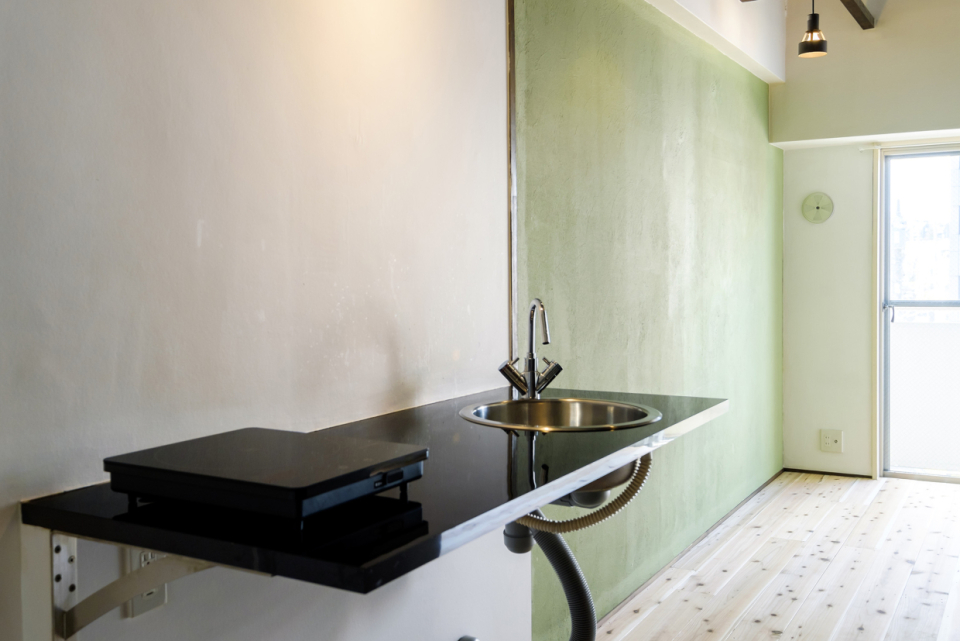 キッチンはシンプルかつスタイリッシュです。