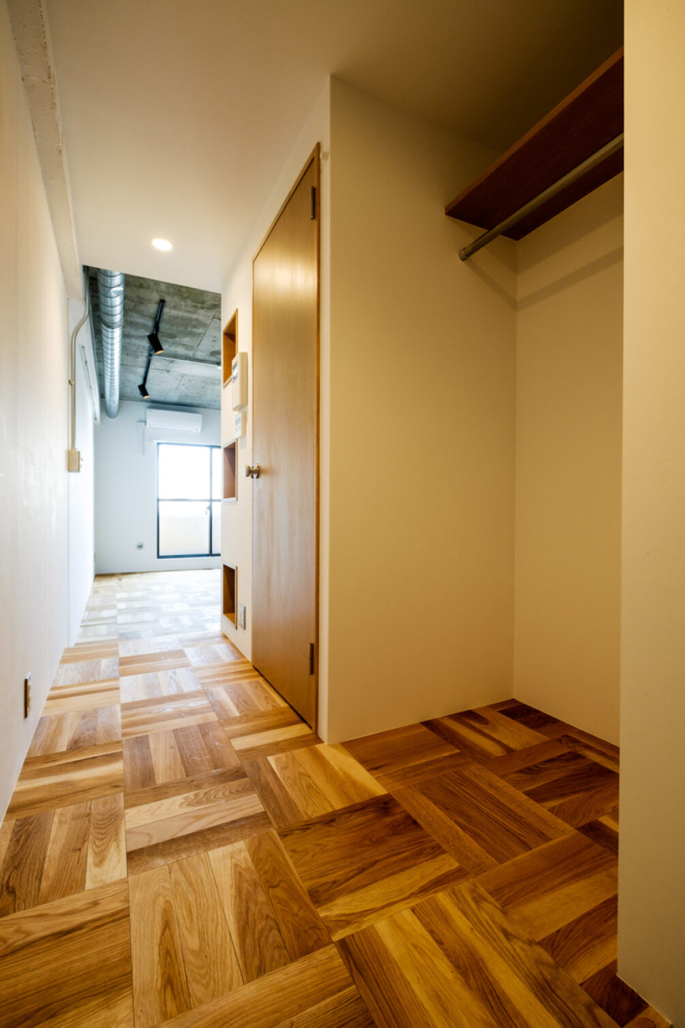 ハンガーラックの収納はこちらに。