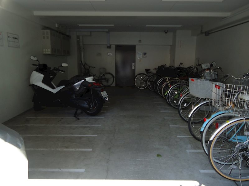 駐輪場が屋根付きで嬉しい！
