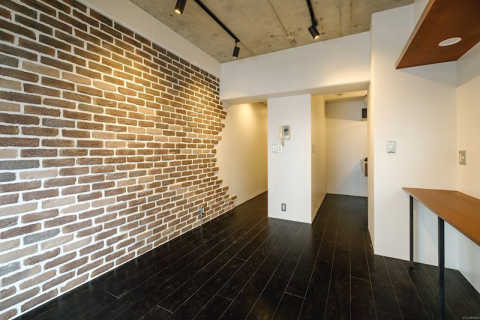 キッチンは居室からやや奥まったところにありました。