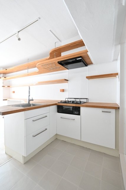 さて、L字のキッチンを詳しく見ていきましょう。