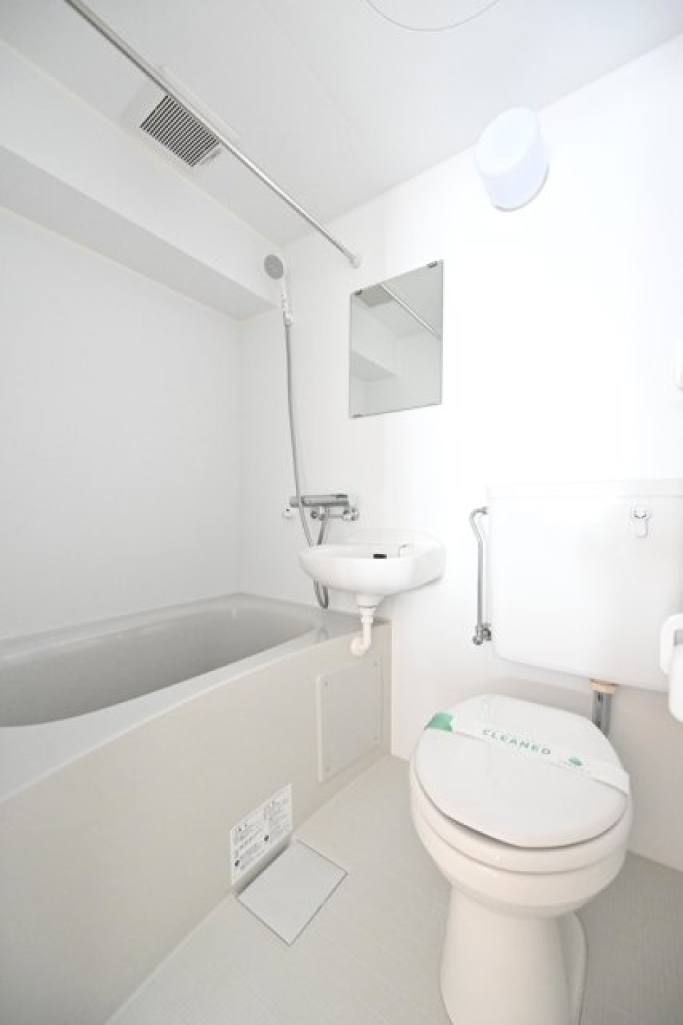 水回りは3点ユニットです！マグネットフックなど便利グッズを活用しましょう◎