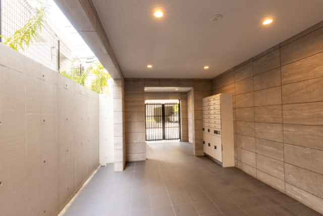 帰ってくるたびにほっとできそうな上品なエントランス。