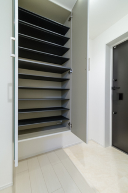 玄関のシューズボックスも大容量！※写真は同タイプ住戸です。