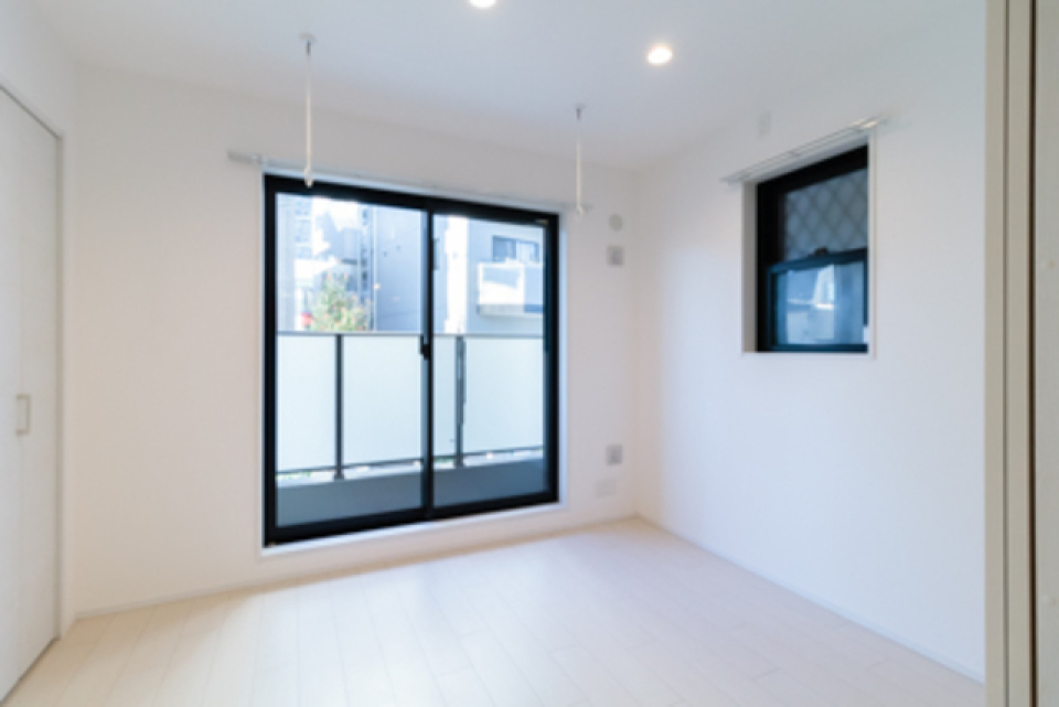 奥の洋室は寝室かな。※写真は同タイプ住戸です。