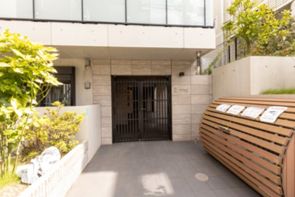 エントランスも上品かつ可愛らしい雰囲気。