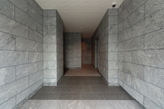 重厚感のあるエントランス。