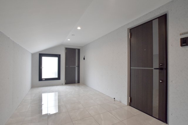 ホテルみたいな高級感のある共用部&hellip;！