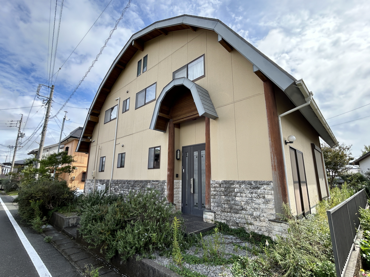 右から倉庫にも入れますね。