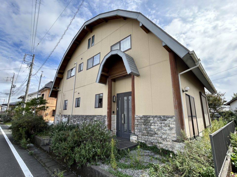 右から倉庫にも入れますね。