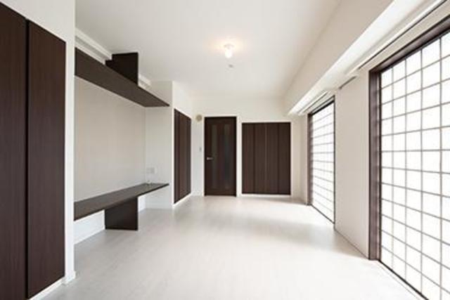 ホワイト&times;ブラウンが素敵な明るい空間！※写真は同タイプ住戸です。