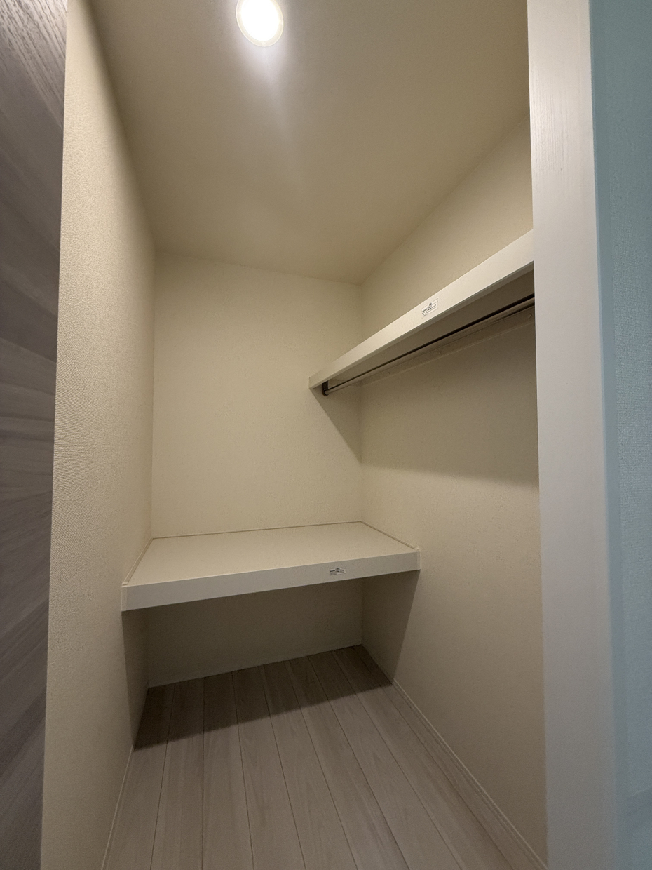 ここにもウォークインクローゼットがあるんです&hellip;。