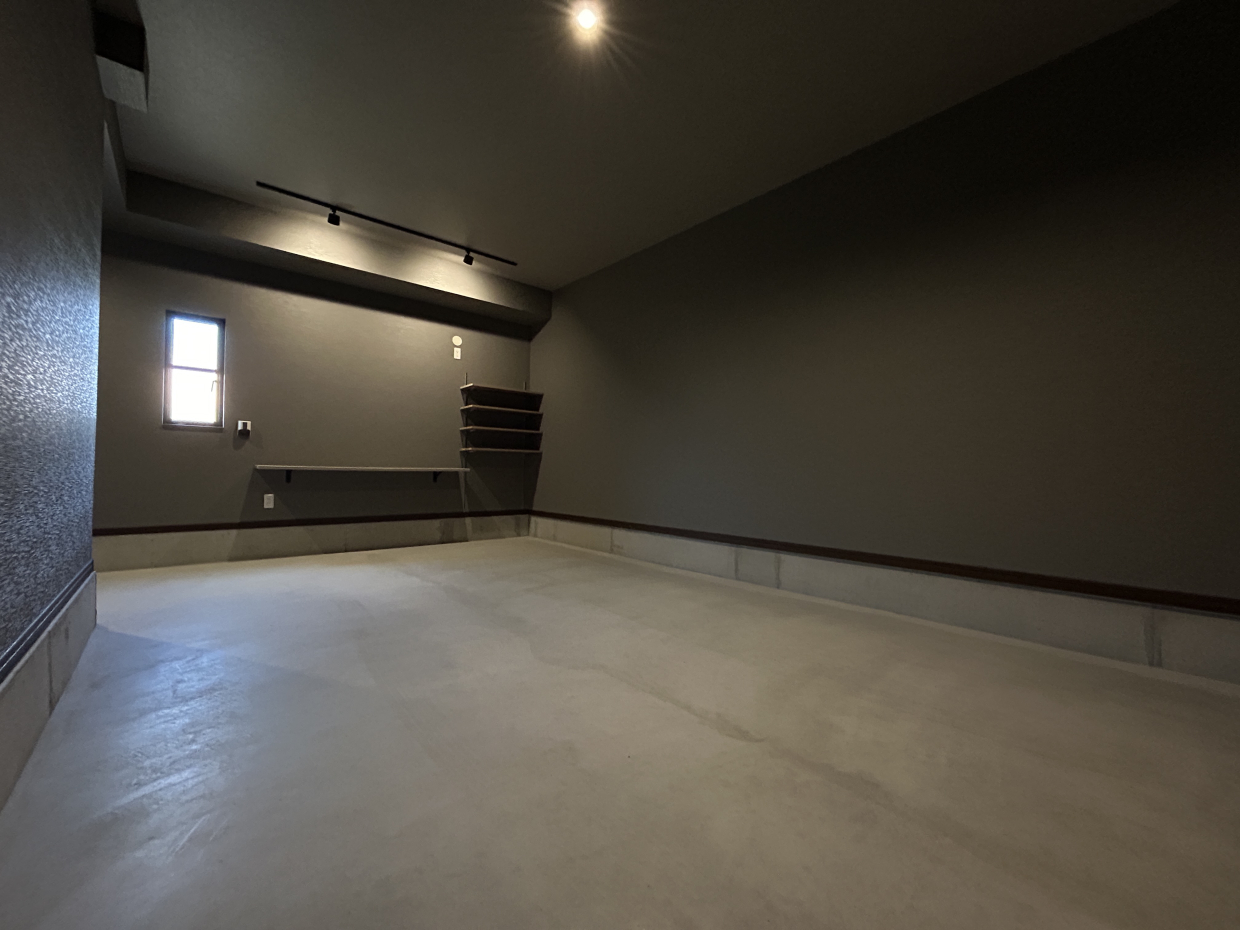 ガレージを閉めると&hellip;ライティングがイケてます。