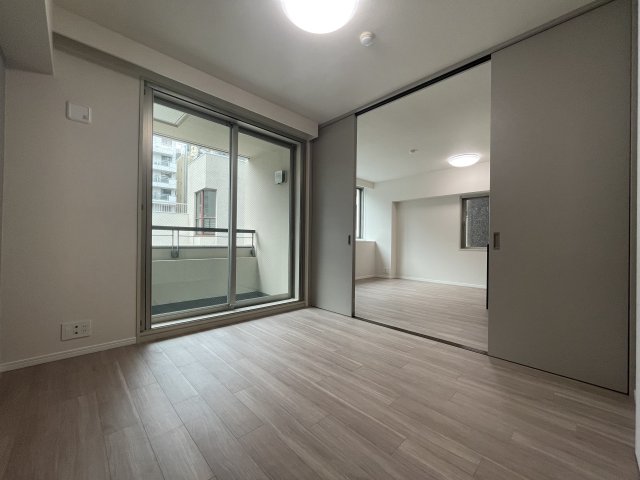 お隣の寝室側にベランダがありました。