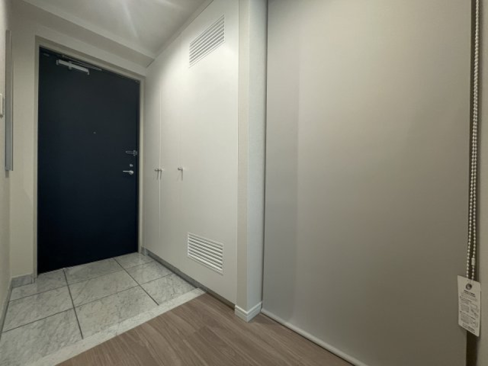 ロールスクリーンで目隠しも可能！