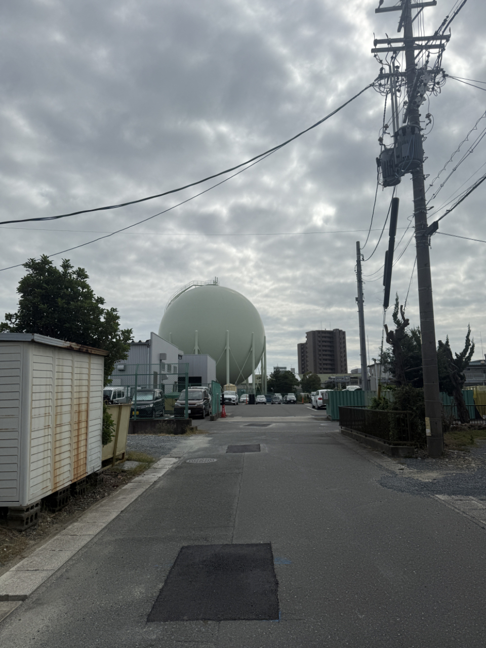 巨大メロンのすぐ近く(ガスホルダー)