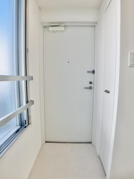 玄関周りまで真っ白で統一されていて感動&hellip;！