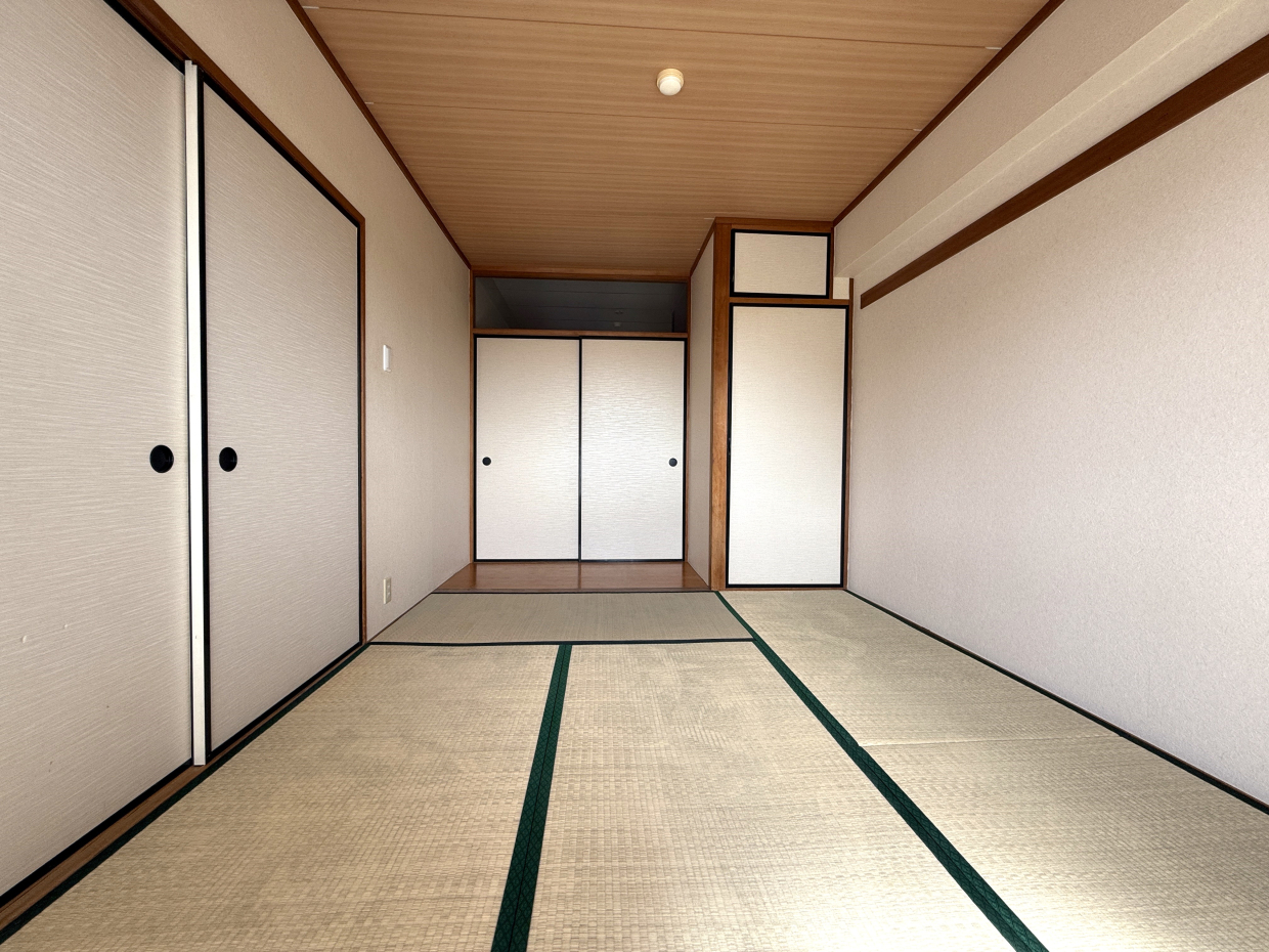 奥の襖を開けると&hellip;