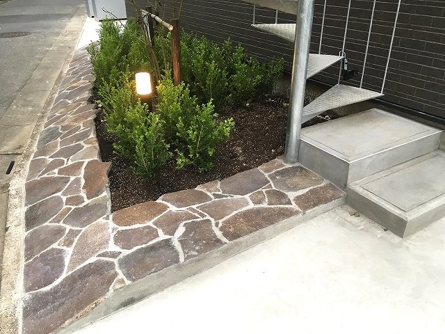 花壇のデザインも素敵です。