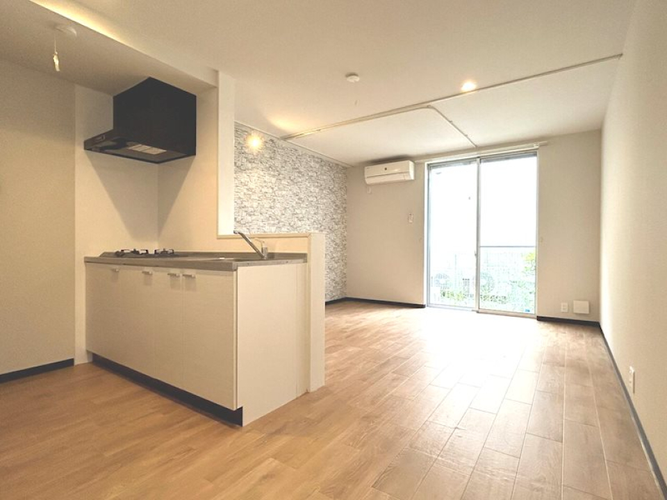 光がしっかり届くワンルーム。